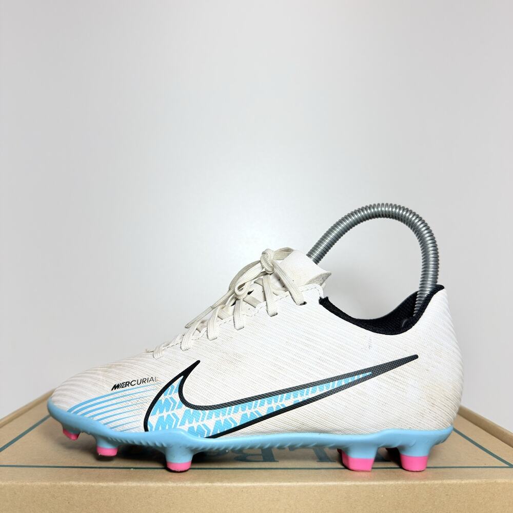 Nike Jr. Mercurial Youth 2.5Y Vapor 15 Club MG Soccer Cleats White Blue Pink